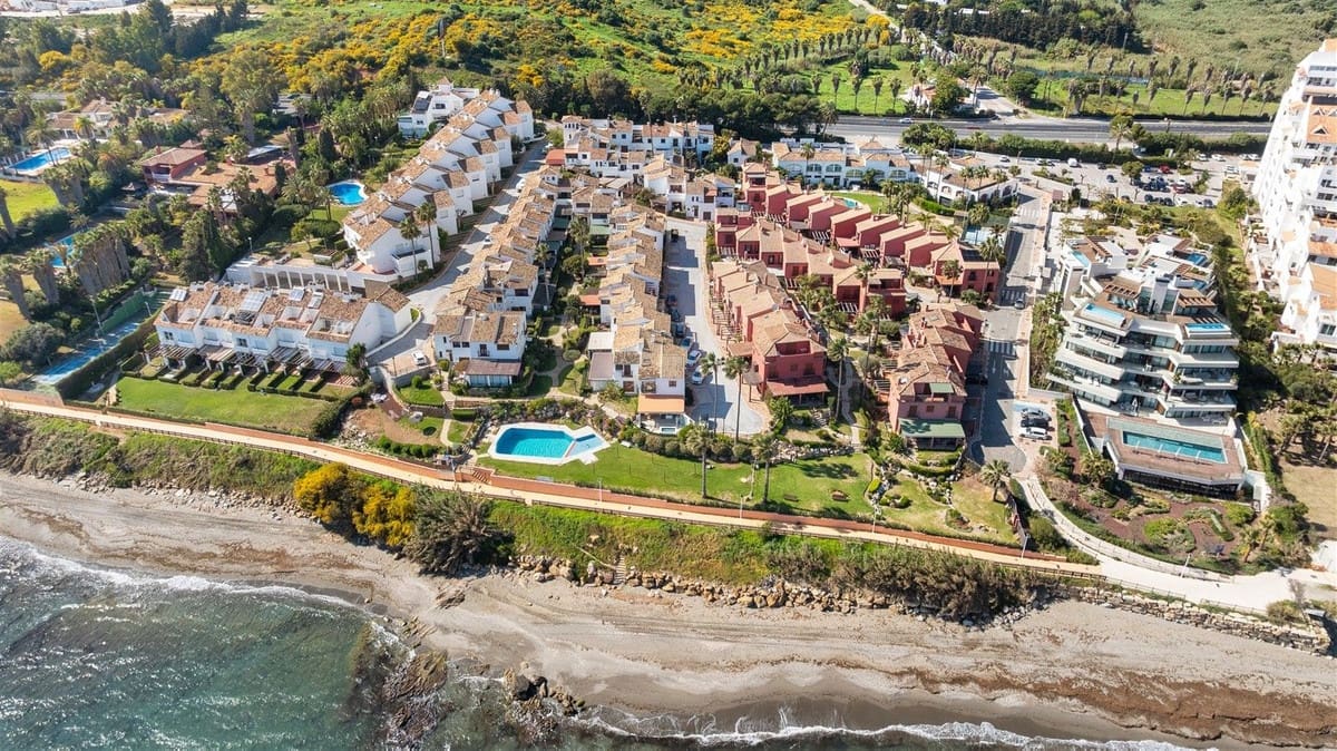 4 sovrum Hus till salu i Estepona med pool garage - 1 695 000 € (Ref: 10089664)