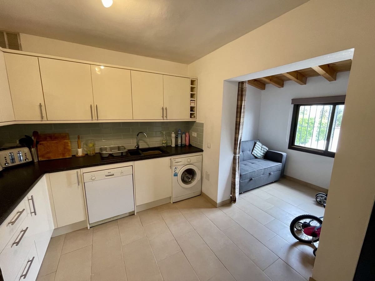 3 quarto Casa em Banda para venda em La Duquesa / Puerto de la Duquesa com piscina garagem - 395 000 € (Ref: 10089682)