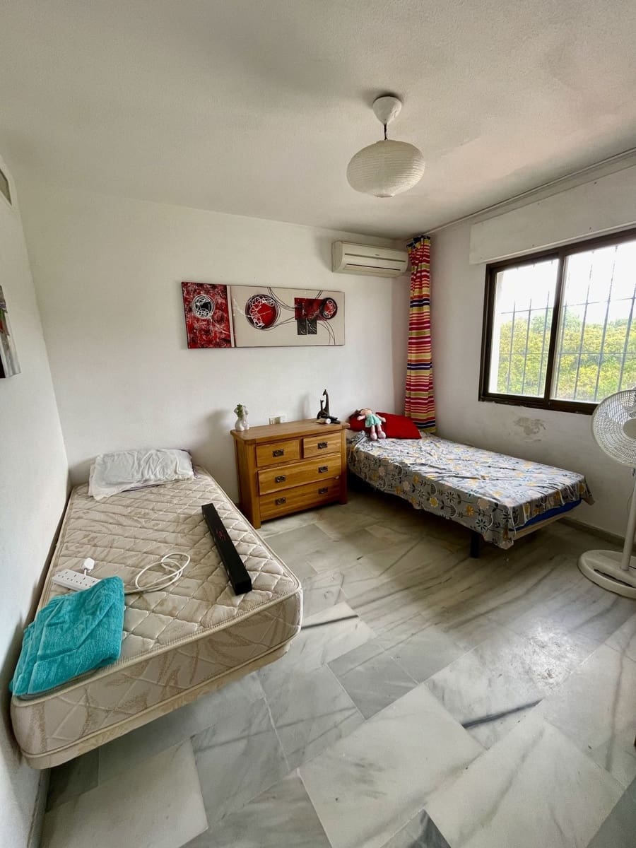 3 quarto Casa em Banda para venda em La Duquesa / Puerto de la Duquesa com piscina garagem - 395 000 € (Ref: 10089682)
