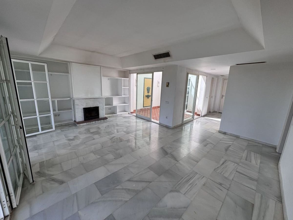 3 soverom Hus til salgs i Estepona med svømmebasseng garasje - € 500 000 (Ref: 10089684)