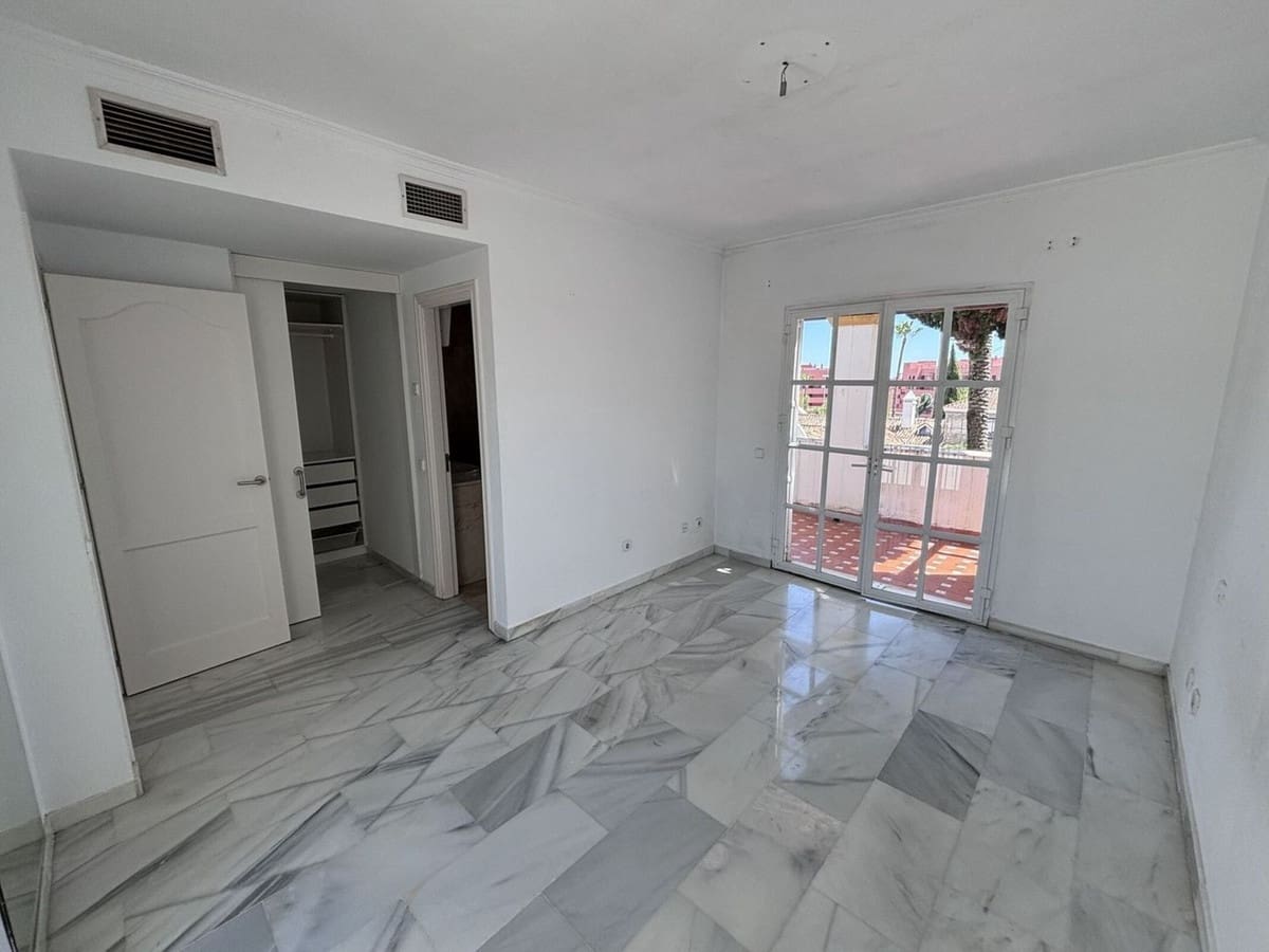 3 soverom Hus til salgs i Estepona med svømmebasseng garasje - € 500 000 (Ref: 10089684)