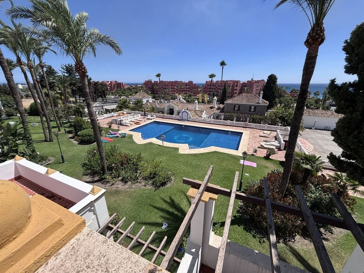 3 soverom Hus til salgs i Estepona med svømmebasseng garasje - € 500 000 (Ref: 10089684)