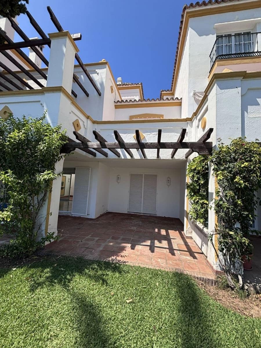 3 soverom Hus til salgs i Estepona med svømmebasseng garasje - € 500 000 (Ref: 10089684)