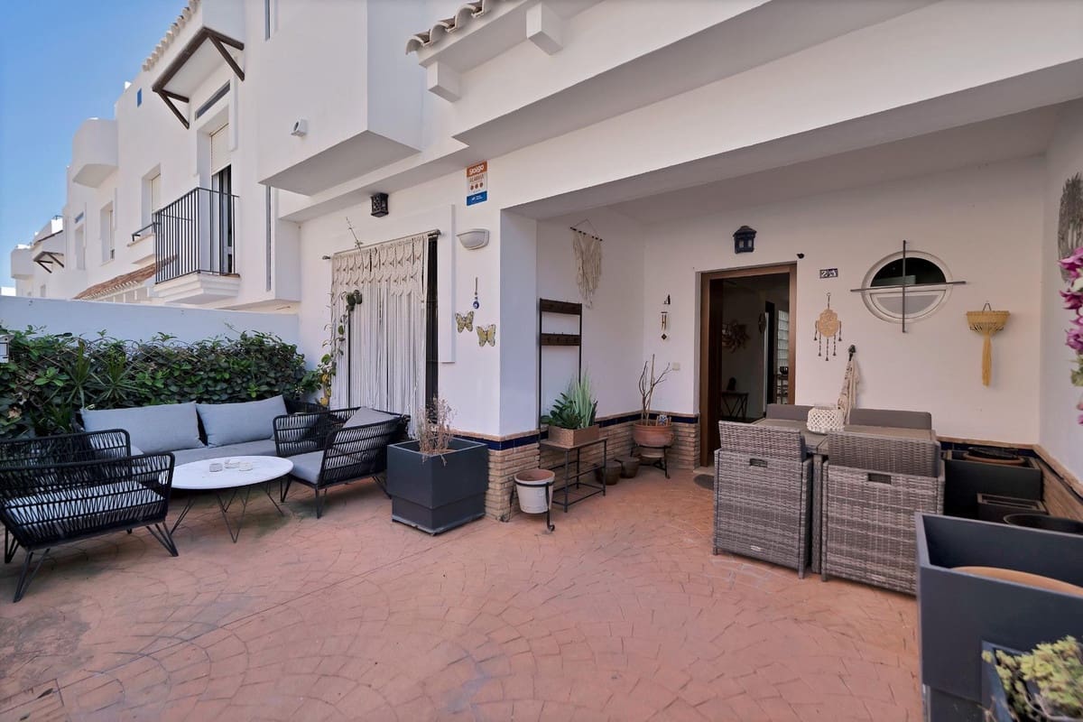 4 bedroom Townhouse for sale in Fuengirola with pool garage - € 525,000 (Ref: 10089685)