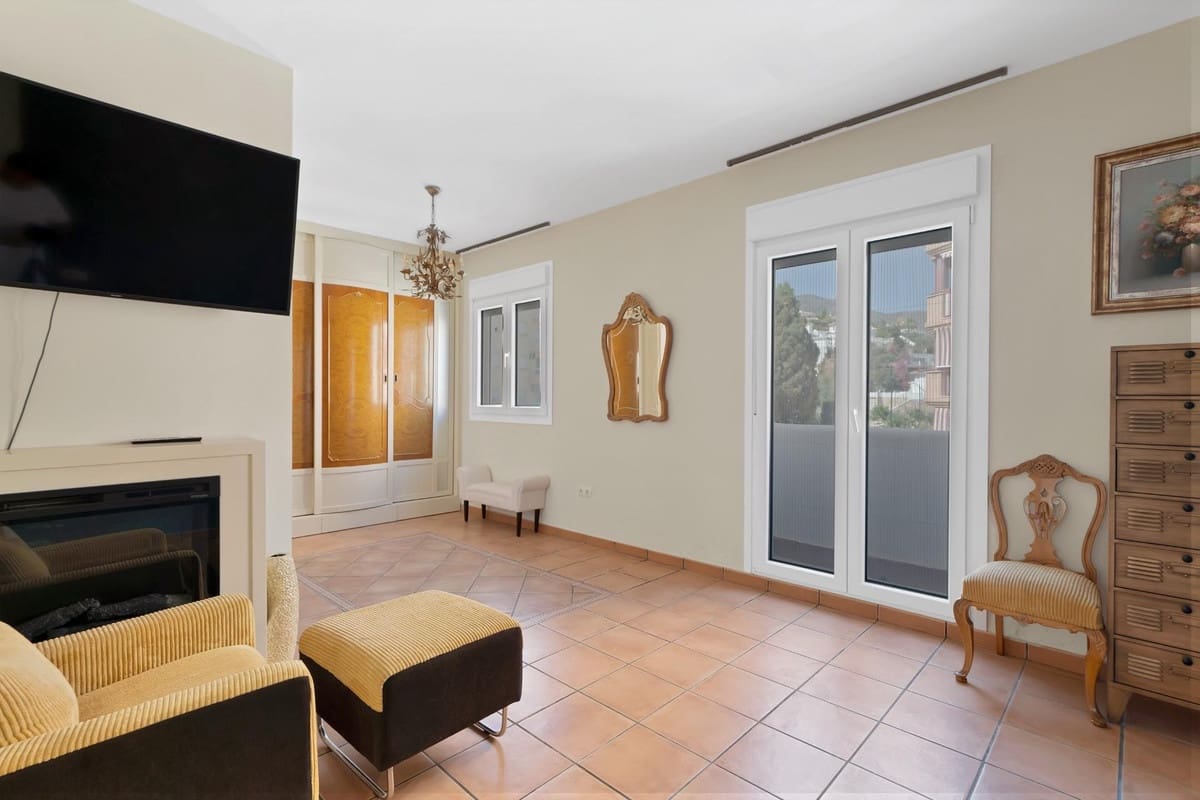 4 bedroom Townhouse for sale in Fuengirola with pool garage - € 525,000 (Ref: 10089685)