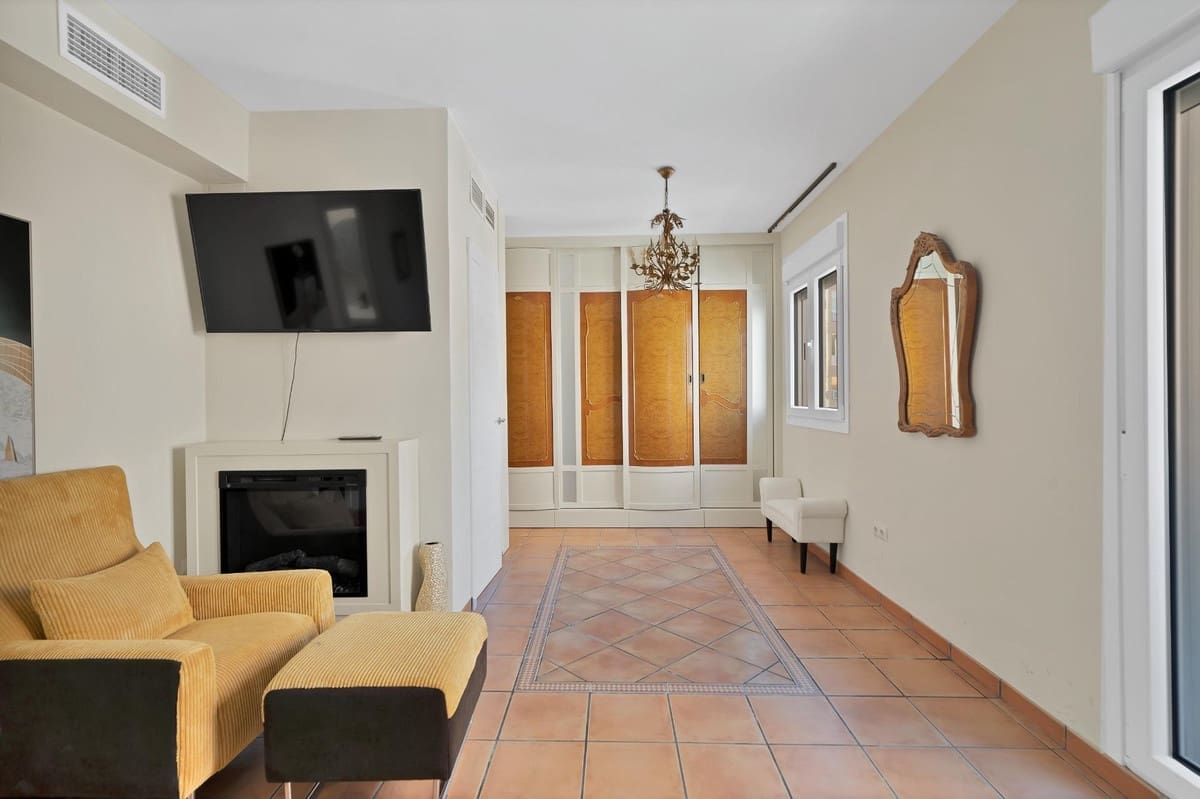 4 bedroom Townhouse for sale in Fuengirola with pool garage - € 525,000 (Ref: 10089685)