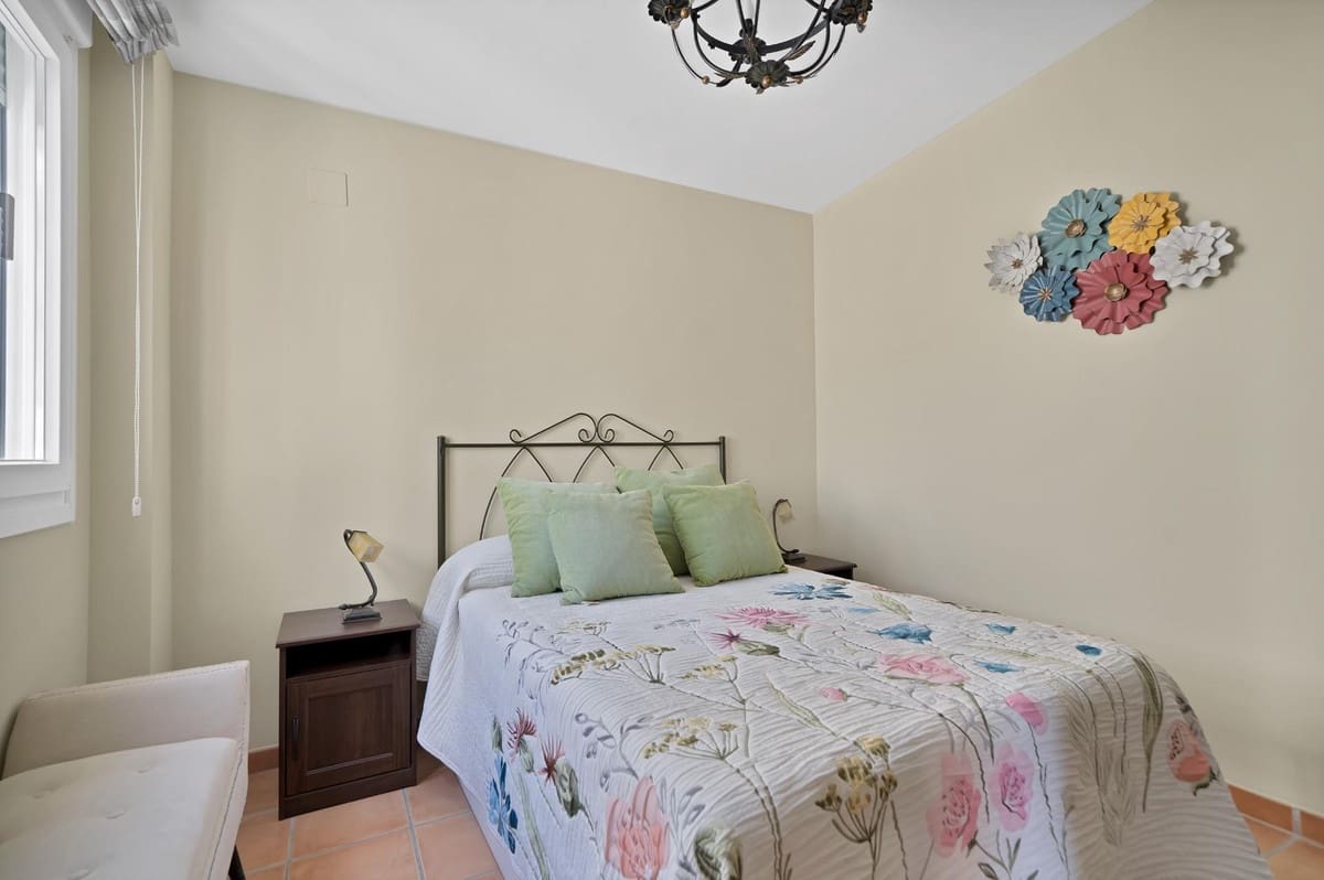 4 bedroom Townhouse for sale in Fuengirola with pool garage - € 525,000 (Ref: 10089685)