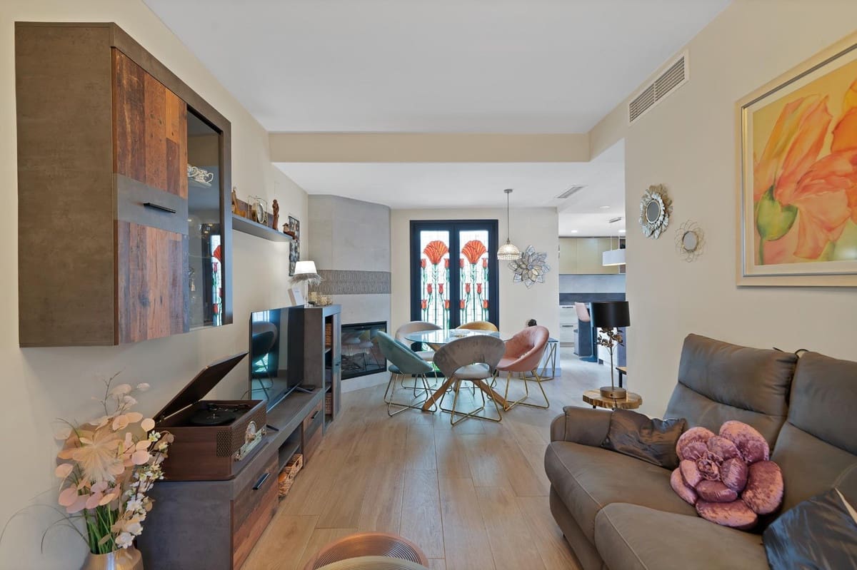 4 bedroom Townhouse for sale in Fuengirola with pool garage - € 525,000 (Ref: 10089685)