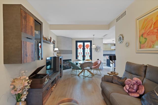 4 bedroom Townhouse for sale in Fuengirola with pool garage - € 525,000 (Ref: 10089685)