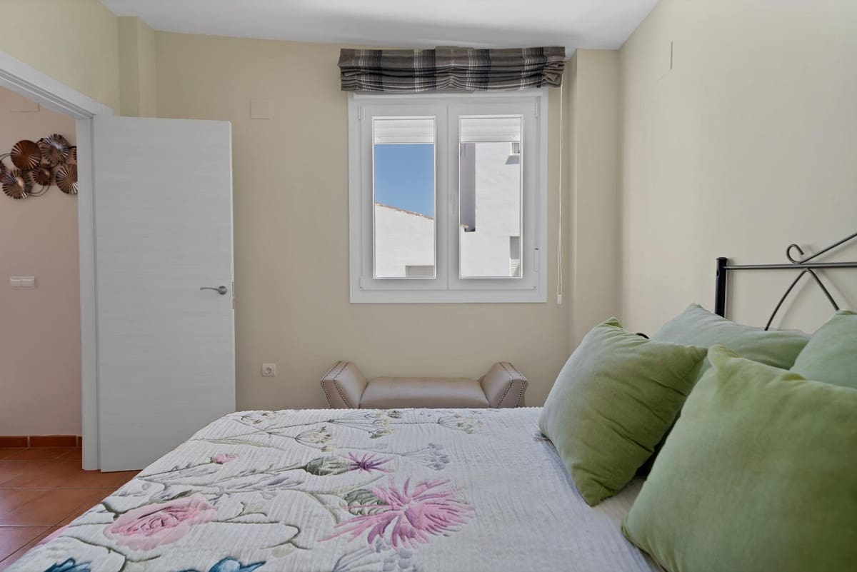 4 bedroom Townhouse for sale in Fuengirola with pool garage - € 525,000 (Ref: 10089685)