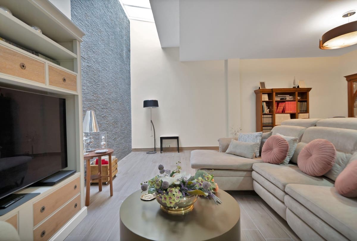 4 bedroom Townhouse for sale in Fuengirola with pool garage - € 525,000 (Ref: 10089685)