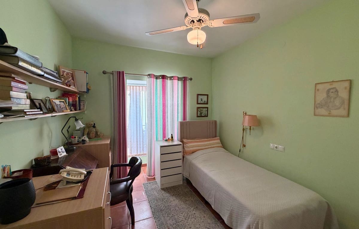 3 soveværelse Byhus til salg i Nueva Andalucia med swimmingpool garage - € 550.000 (Ref: 10089688)
