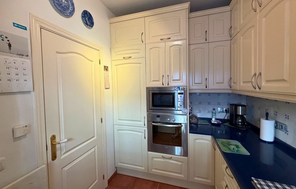 3 soveværelse Byhus til salg i Nueva Andalucia med swimmingpool garage - € 550.000 (Ref: 10089688)