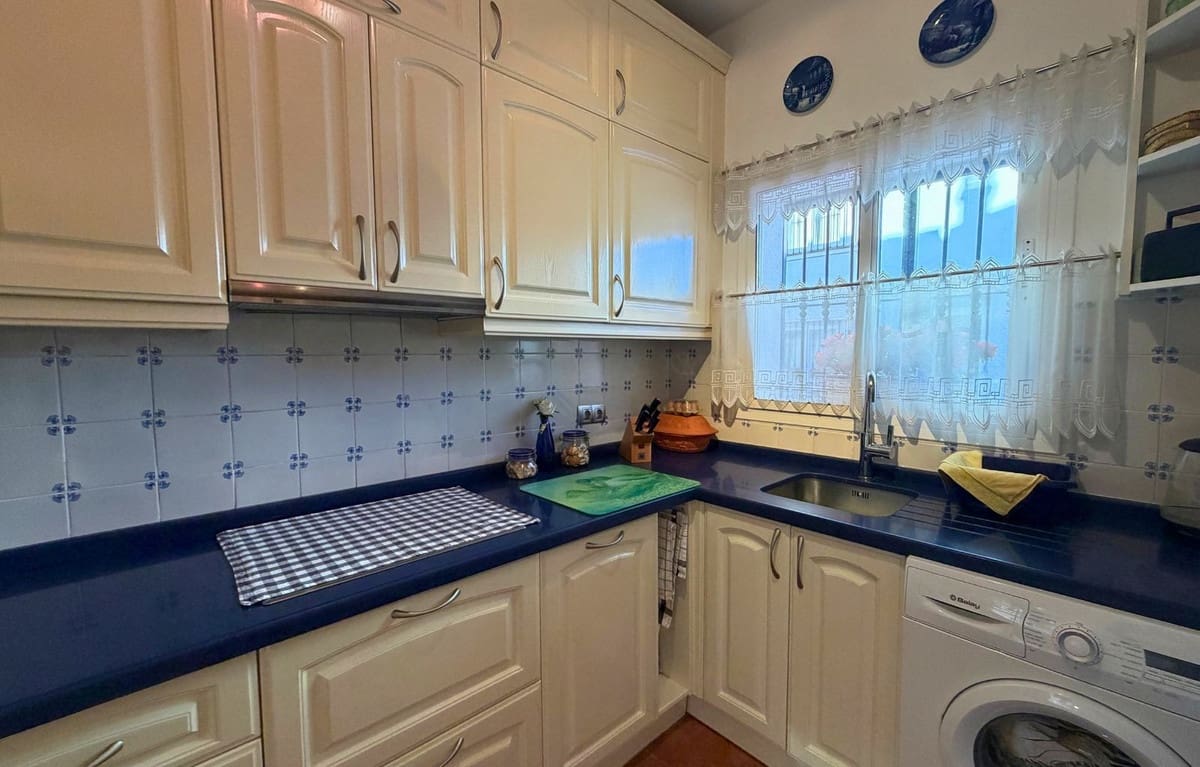 3 soveværelse Byhus til salg i Nueva Andalucia med swimmingpool garage - € 550.000 (Ref: 10089688)