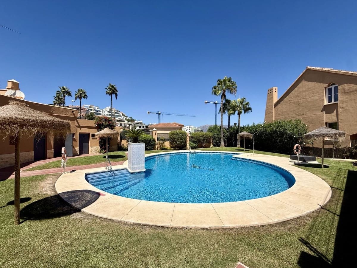 3 slaapkamer Huis te koop in Riviera del Sol met zwembad garage - € 550.000 (Ref: 10089690)