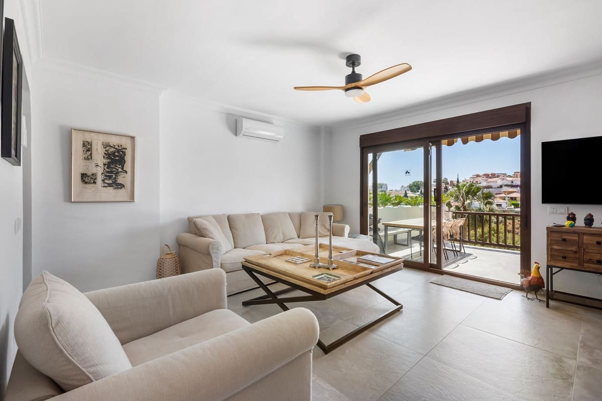 4 makuuhuone Huvila myytävänä paikassa Riviera del Sol mukana uima-altaan 
autotalli - 698 000 € (Ref: 10090868)