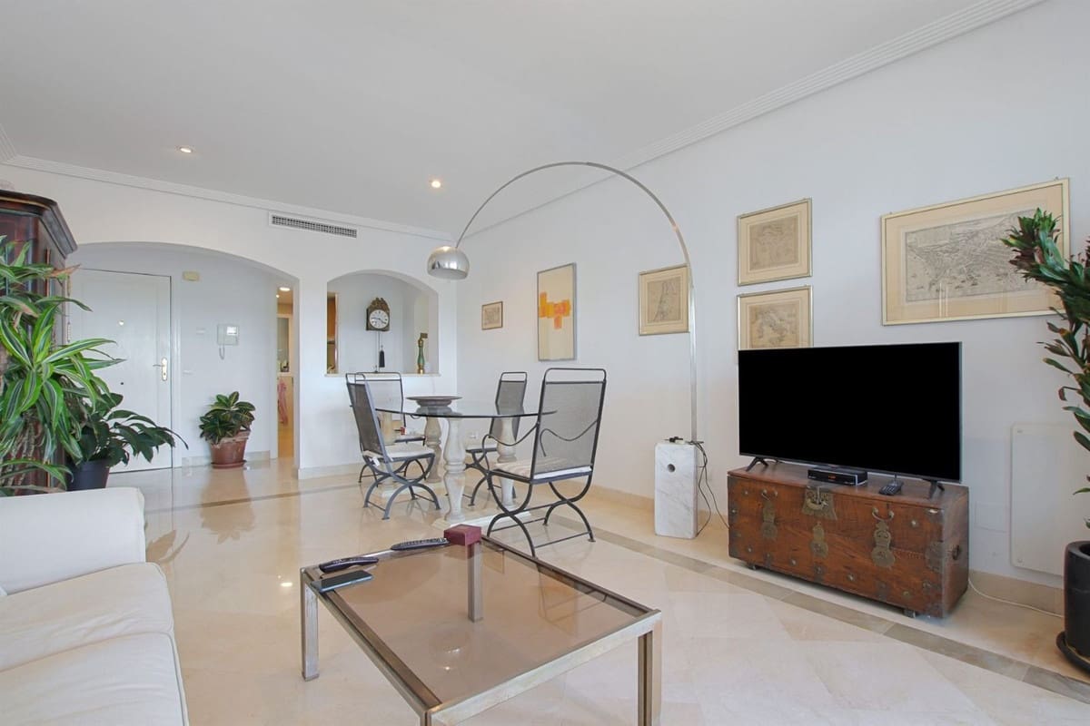 3 sypialnia Penthouse na sprzedaż w Benahavis z basenem garażem - 435 000 € (Ref: 10094515)