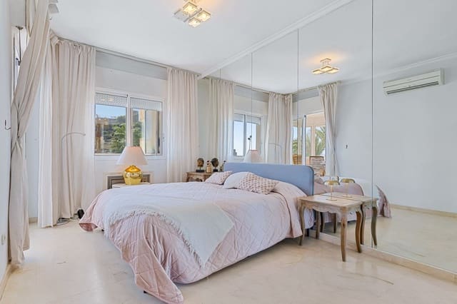 Apartamento de 2 habitaciones en Fuengirola en venta con piscina garaje - 590.000 € (Ref: 10094570)