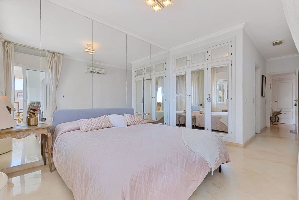 Apartamento de 2 habitaciones en Fuengirola en venta con piscina garaje - 590.000 € (Ref: 10094570)