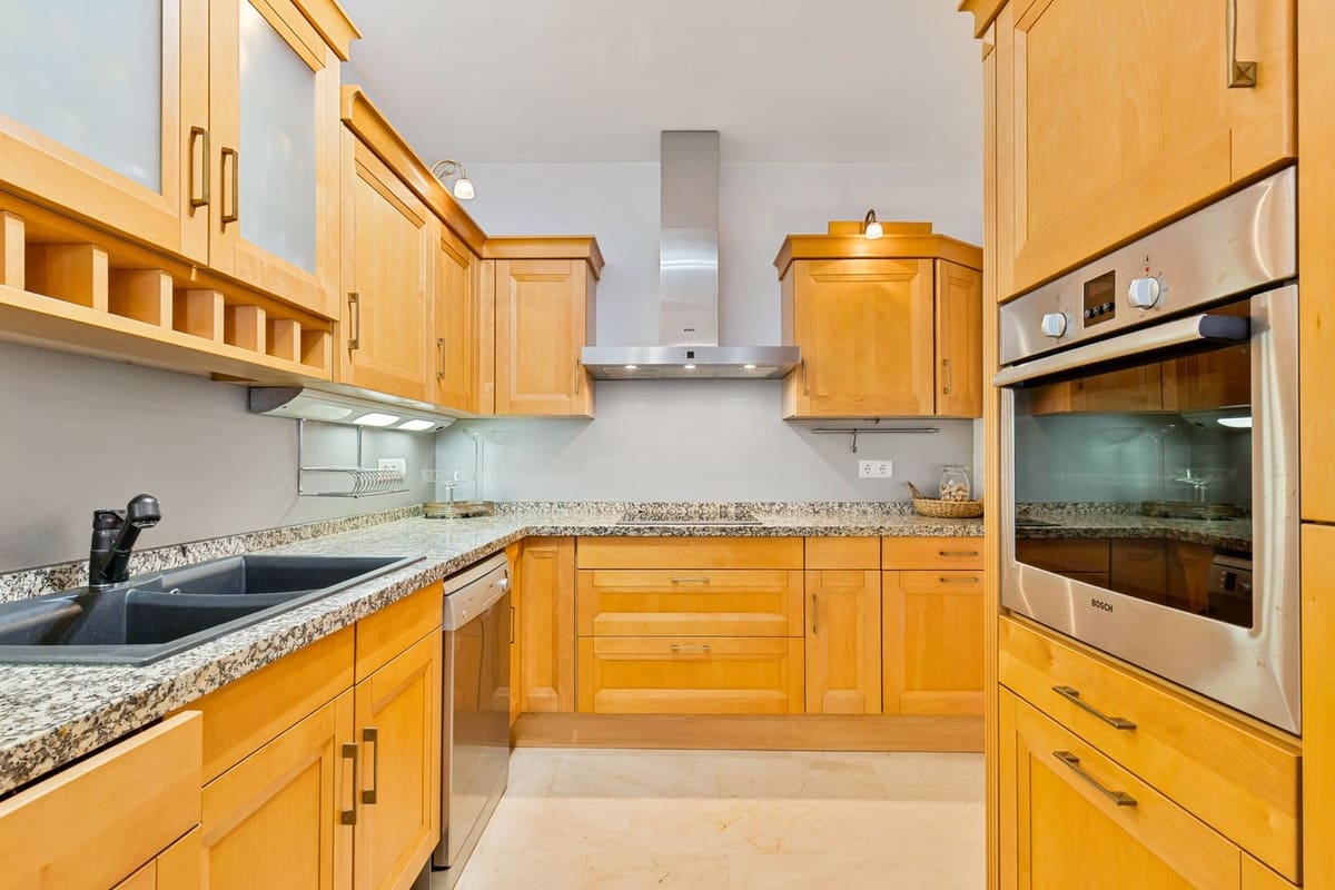 Apartamento de 2 habitaciones en Fuengirola en venta con piscina garaje - 590.000 € (Ref: 10094570)