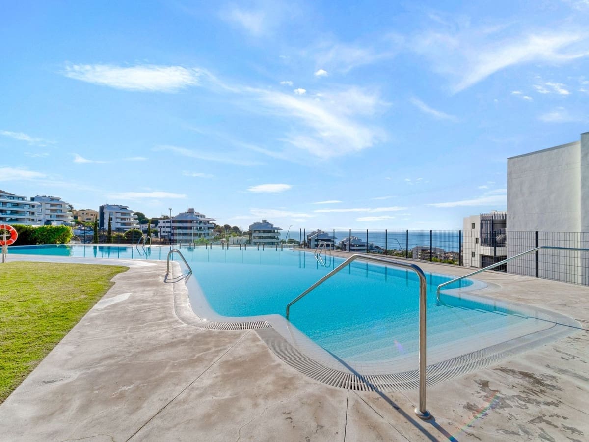 Apartamento de 2 habitaciones en Fuengirola en venta con piscina garaje - 650.000 € (Ref: 10094582)