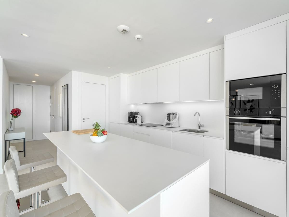 Apartamento de 2 habitaciones en Fuengirola en venta con piscina garaje - 650.000 € (Ref: 10094582)
