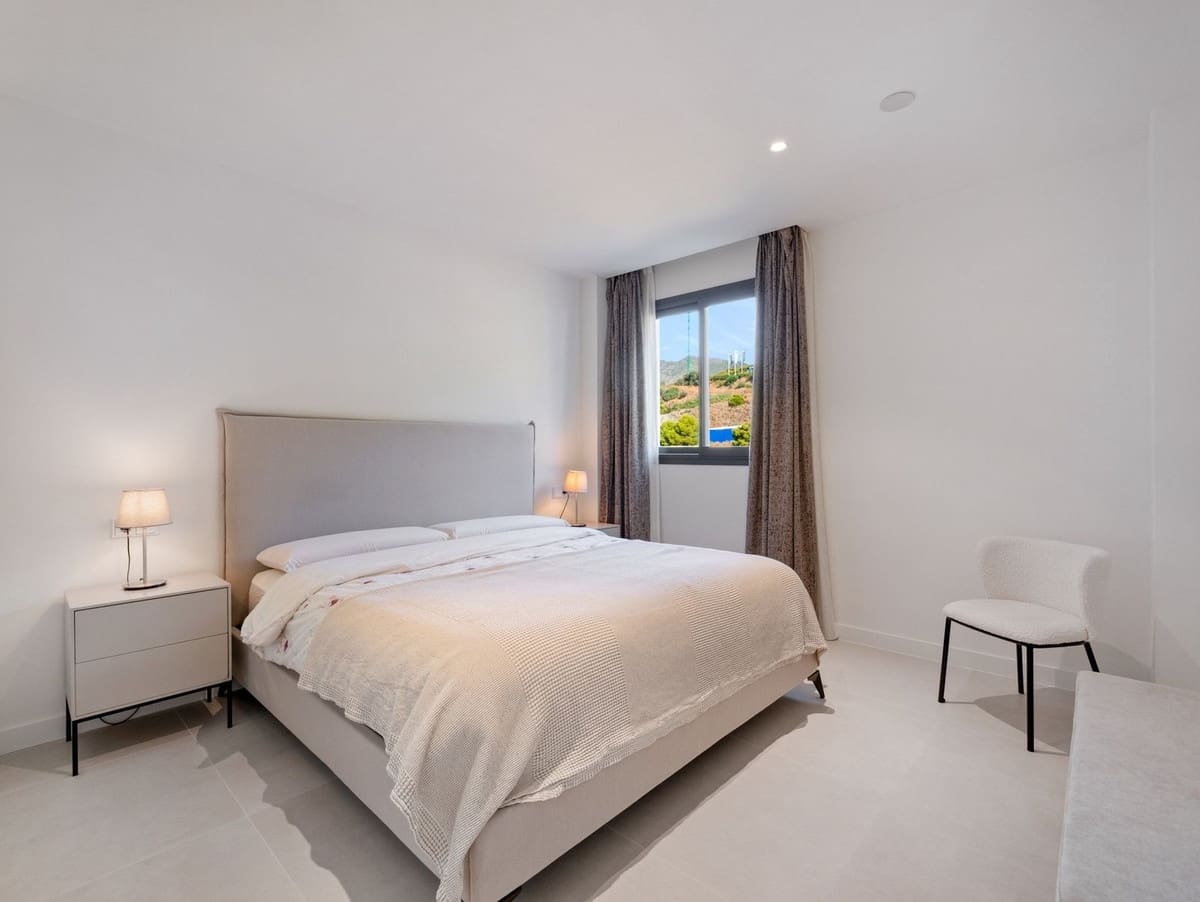 Apartamento de 2 habitaciones en Fuengirola en venta con piscina garaje - 650.000 € (Ref: 10094582)