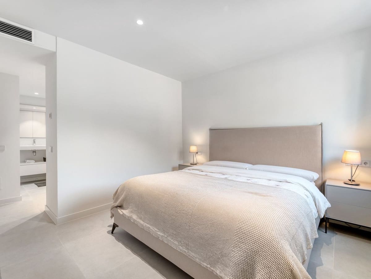 Apartamento de 2 habitaciones en Fuengirola en venta con piscina garaje - 650.000 € (Ref: 10094582)