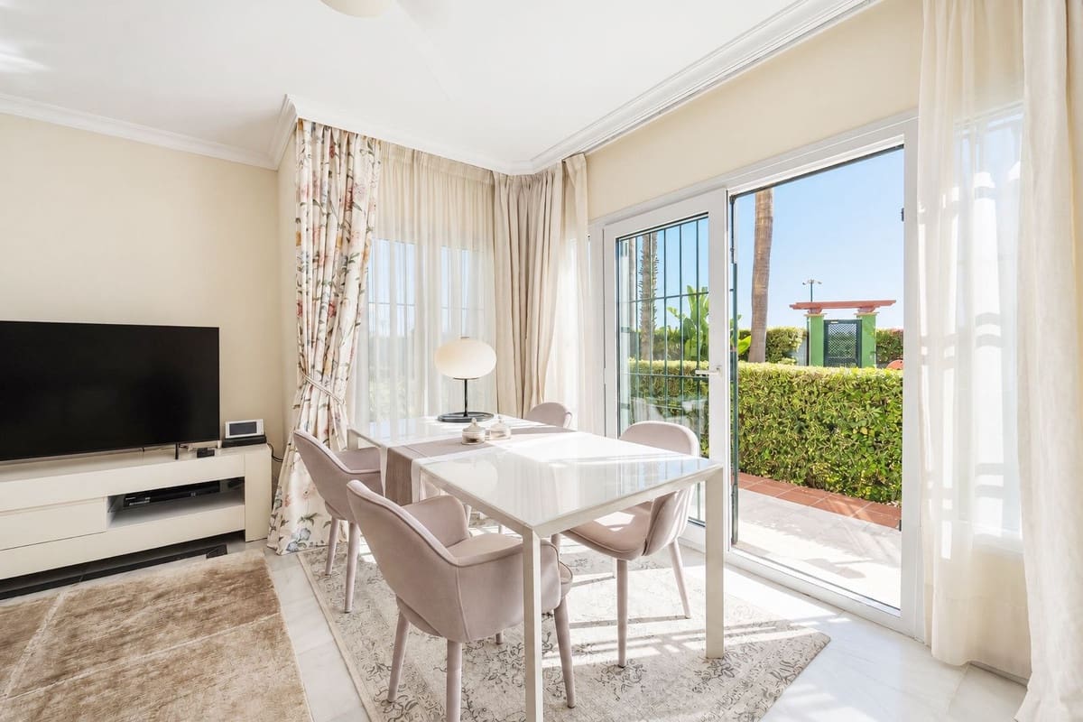 2 soveværelse Lejlighed til salg i Elviria med swimmingpool garage - € 750.000 (Ref: 10094587)
