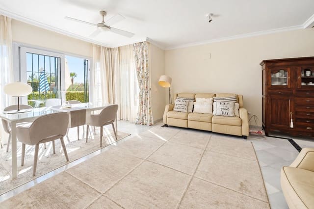 2 soveværelse Lejlighed til salg i Elviria, Marbella med swimmingpool garage - € 750.000 (Ref: 10094587)