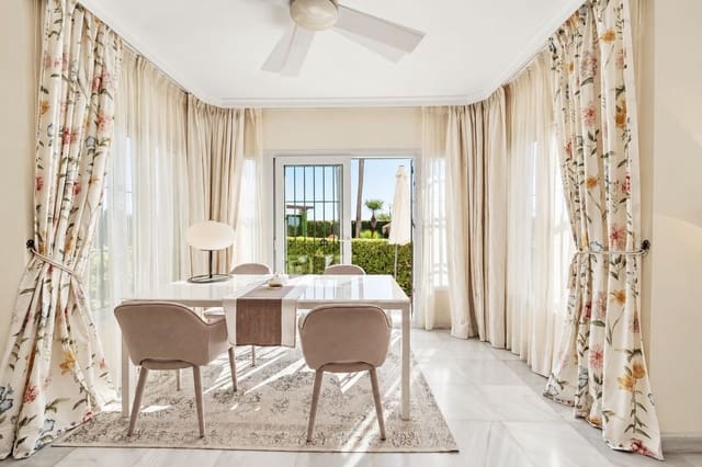 2 soveværelse Lejlighed til salg i Elviria, Marbella med swimmingpool garage - € 750.000 (Ref: 10094587)