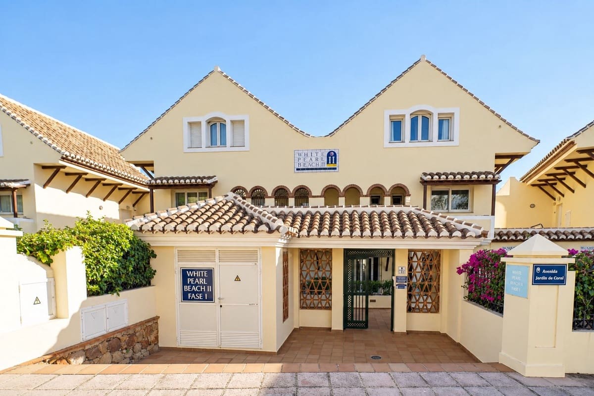 2 soveværelse Lejlighed til salg i Elviria med swimmingpool garage - € 750.000 (Ref: 10094587)
