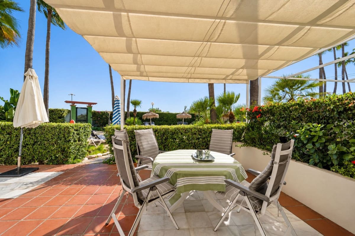 2 soveværelse Lejlighed til salg i Elviria med swimmingpool garage - € 750.000 (Ref: 10094587)