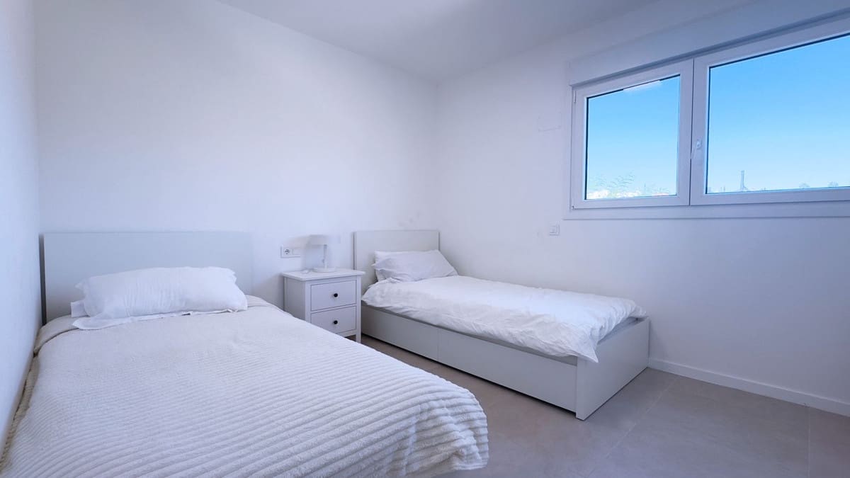 4 sypialnia Penthouse na sprzedaż w Estepona z basenem garażem - 795 000 € (Ref: 10094590)