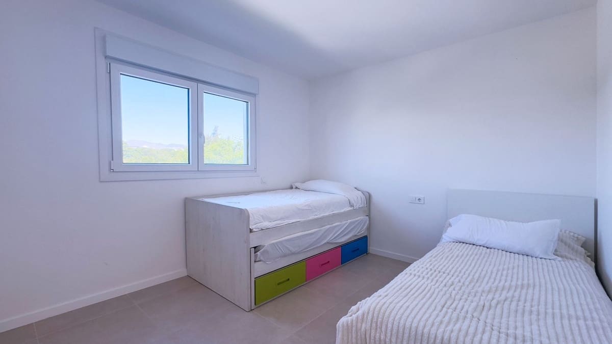 4 sypialnia Penthouse na sprzedaż w Estepona z basenem garażem - 795 000 € (Ref: 10094590)