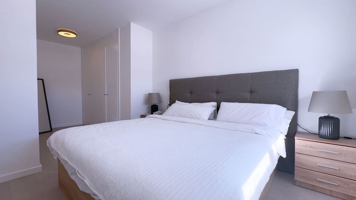 4 sypialnia Penthouse na sprzedaż w Estepona z basenem garażem - 795 000 € (Ref: 10094590)