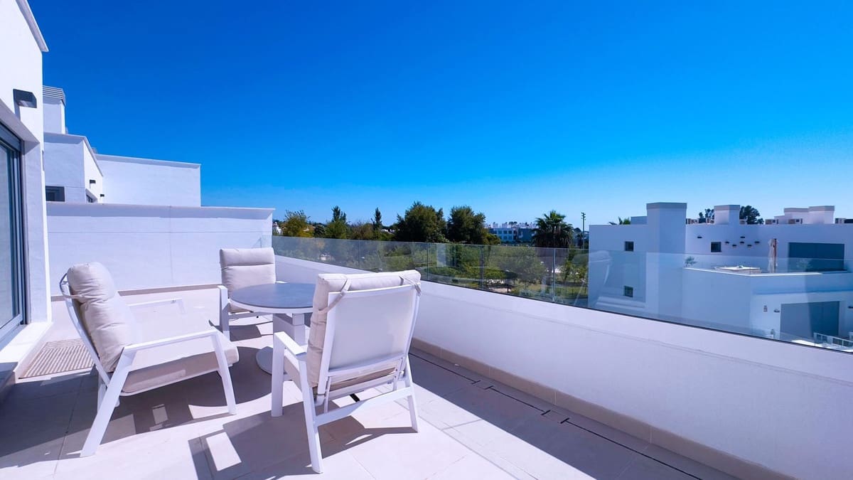 4 sypialnia Penthouse na sprzedaż w Estepona z basenem garażem - 795 000 € (Ref: 10094590)