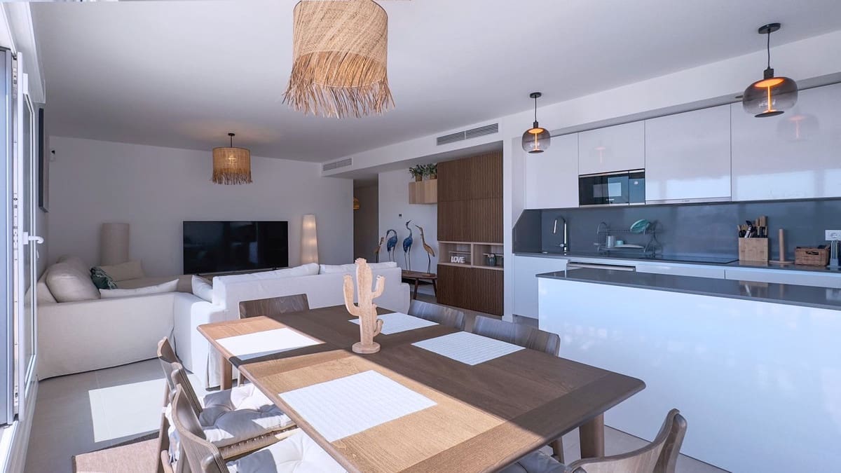 4 sypialnia Penthouse na sprzedaż w Estepona z basenem garażem - 795 000 € (Ref: 10094590)