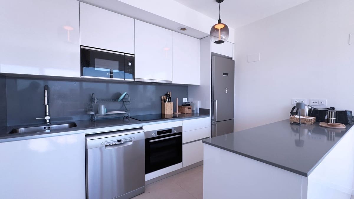 4 sypialnia Penthouse na sprzedaż w Estepona z basenem garażem - 795 000 € (Ref: 10094590)