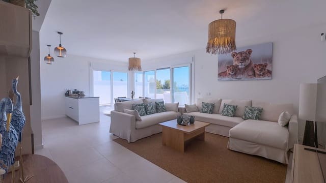 4 sypialnia Penthouse na sprzedaż w Estepona z basenem garażem - 795 000 € (Ref: 10094590)