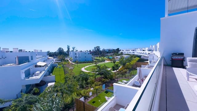 4 sypialnia Penthouse na sprzedaż w Estepona z basenem garażem - 795 000 € (Ref: 10094590)