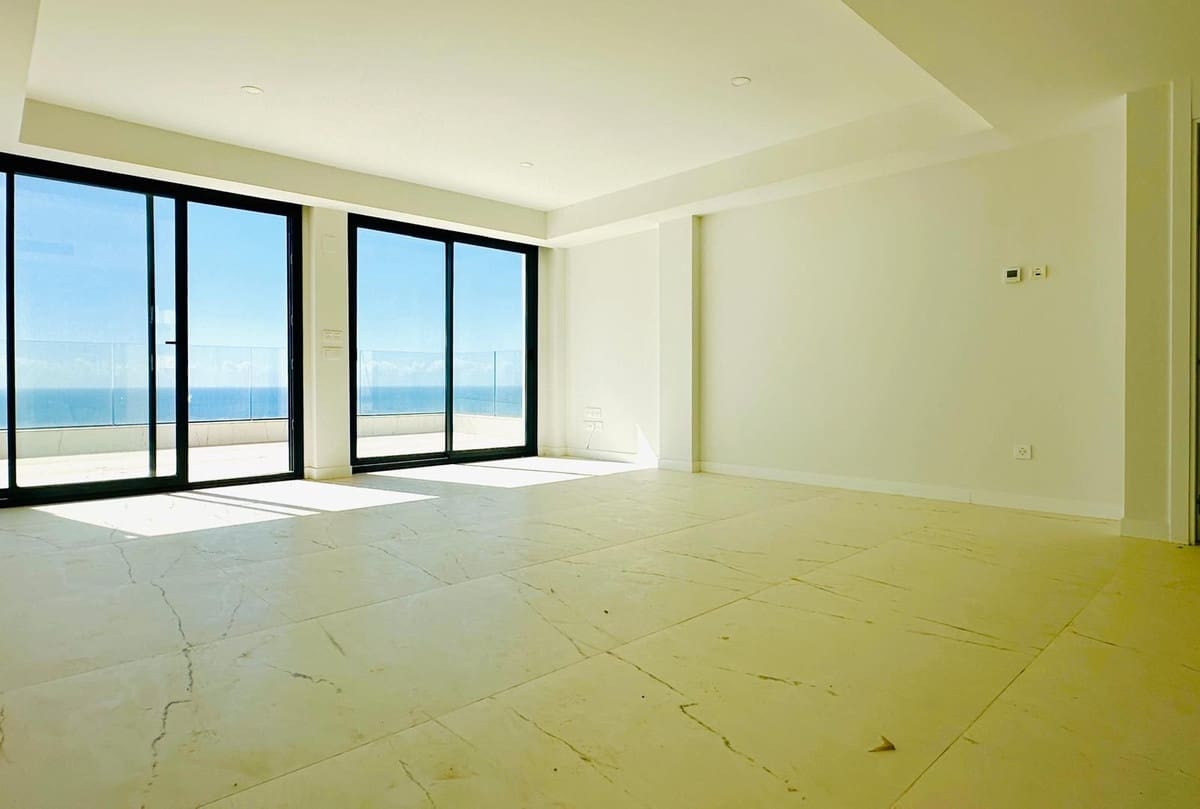 3 sypialnia Penthouse na sprzedaż w Casares z basenem garażem - 799 000 € (Ref: 10094594)