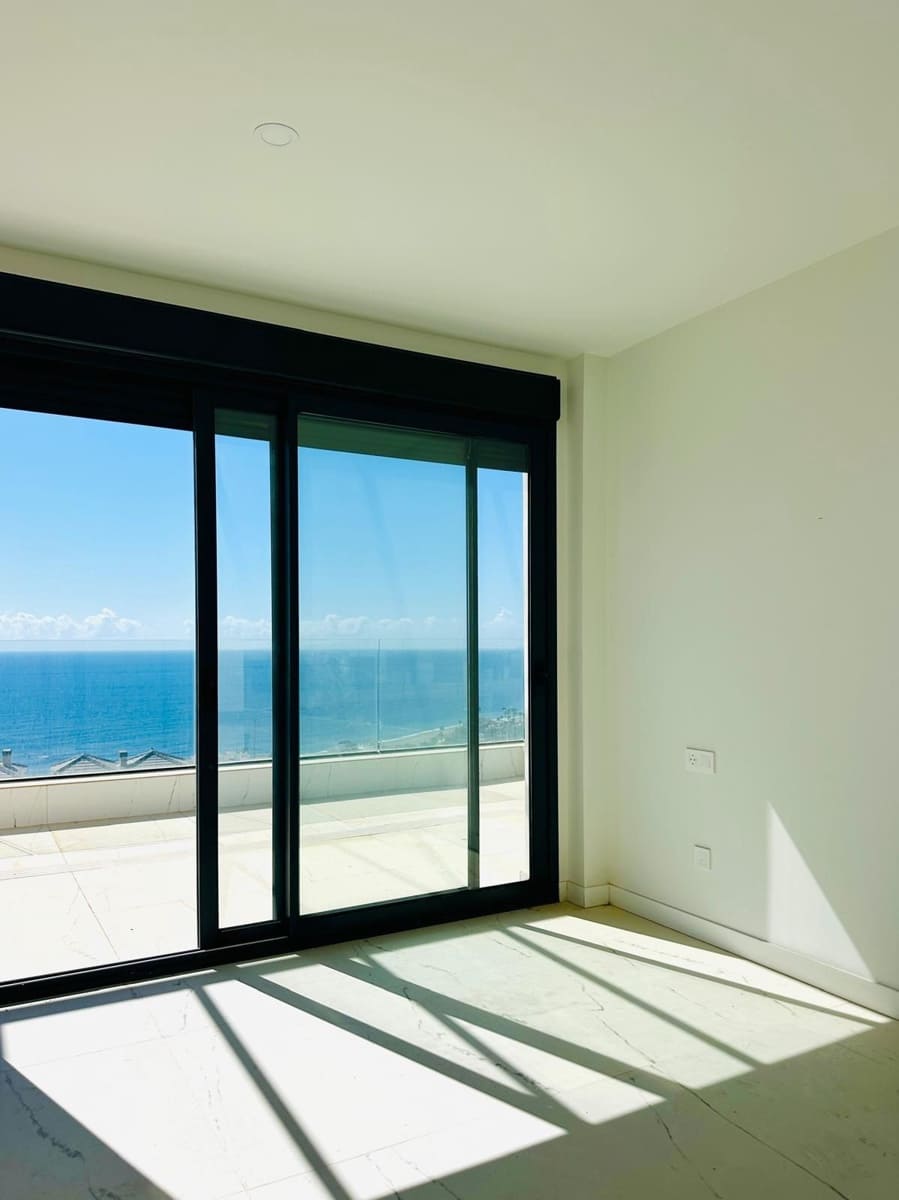 3 sypialnia Penthouse na sprzedaż w Casares z basenem garażem - 799 000 € (Ref: 10094594)