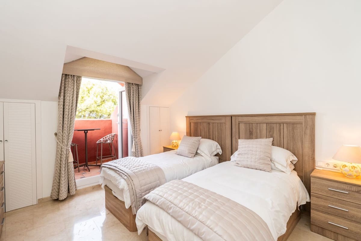 4 soverom Penthouse til salgs i Elviria med svømmebasseng garasje - € 1 699 000 (Ref: 10094599)