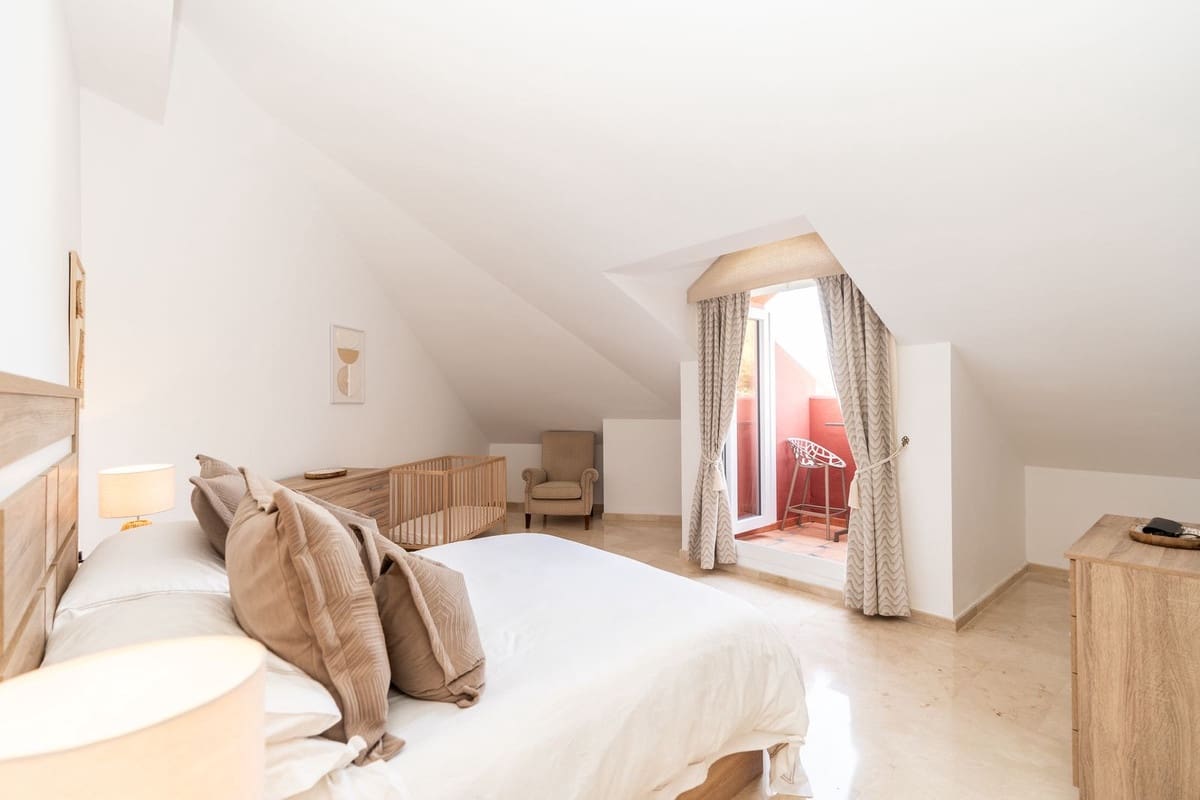 4 soverom Penthouse til salgs i Elviria med svømmebasseng garasje - € 1 699 000 (Ref: 10094599)