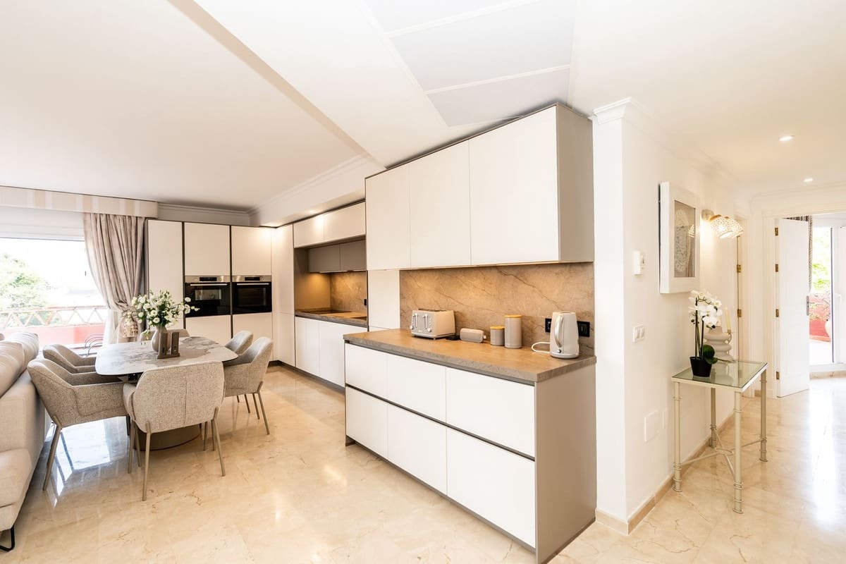 4 soverom Penthouse til salgs i Elviria med svømmebasseng garasje - € 1 699 000 (Ref: 10094599)