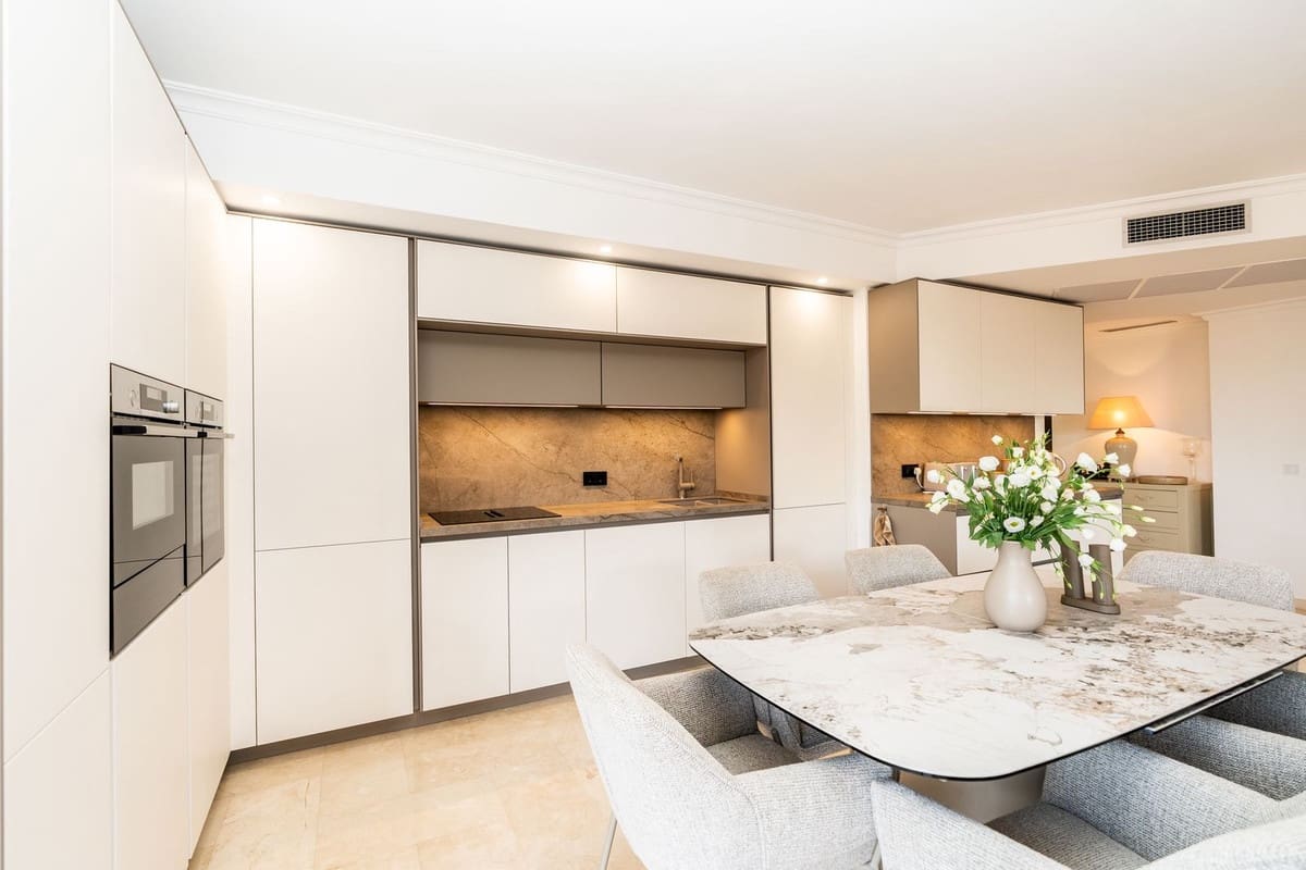4 soverom Penthouse til salgs i Elviria med svømmebasseng garasje - € 1 699 000 (Ref: 10094599)