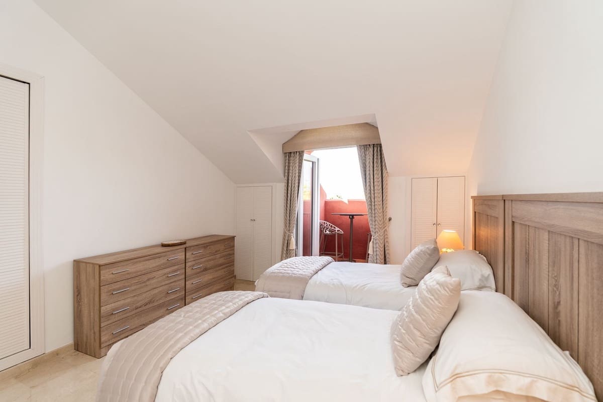 4 soverom Penthouse til salgs i Elviria med svømmebasseng garasje - € 1 699 000 (Ref: 10094599)