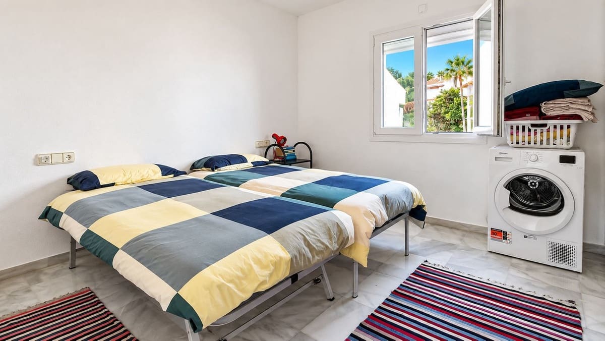 2 soverom Leilighet til salgs i La Duquesa / Puerto de la Duquesa med svømmebasseng - € 260 000 (Ref: 10098337)