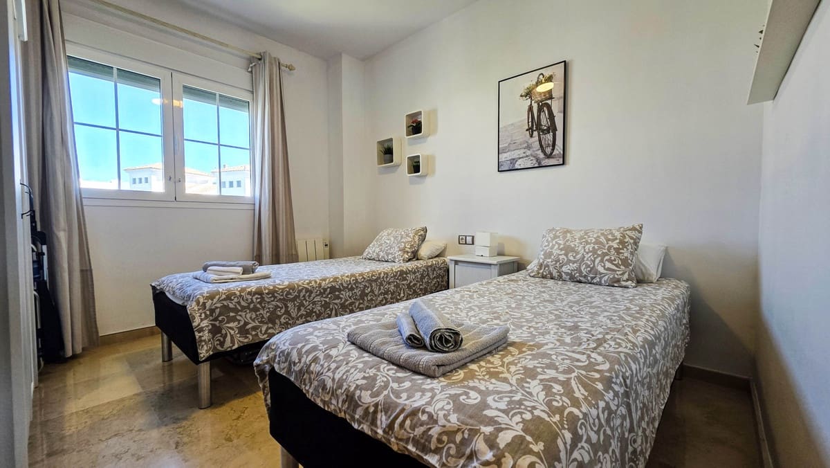 2 quarto Penthouse para venda em San Luis de Sabinillas com piscina garagem - 335 000 € (Ref: 10098372)